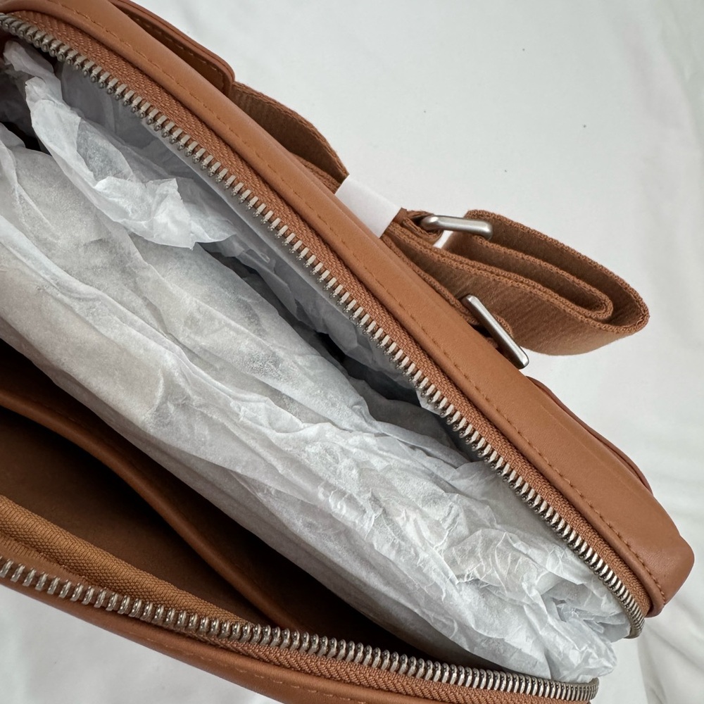 Nex Voyager Crossbody - Picture 6 of 9